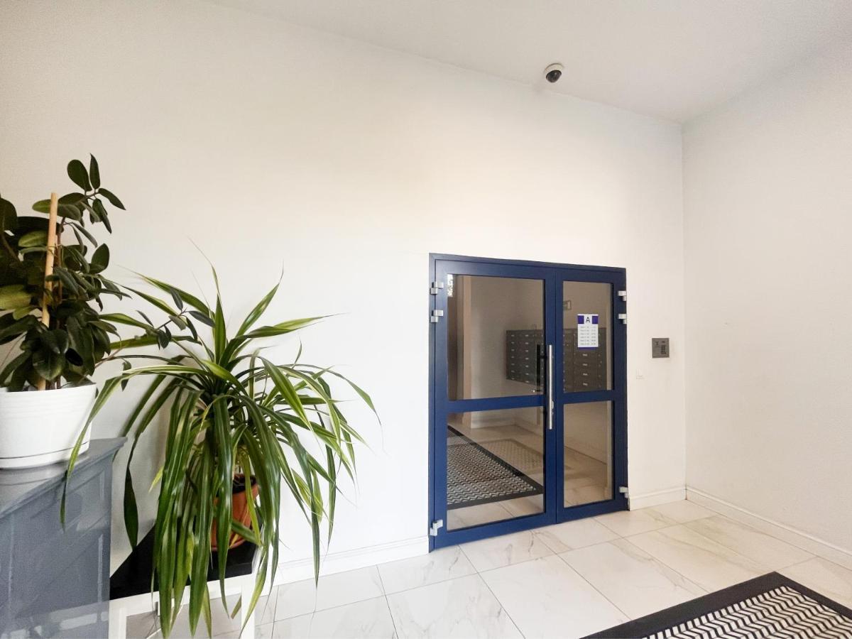P&o Serviced - Dionizosa Apartament Warszawa