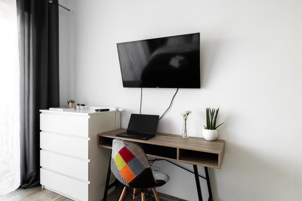 P&o Serviced - Dionizosa Apartament Warszawa